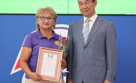 Глава Якутии Айсен Николаев наградил волонтеров СВО